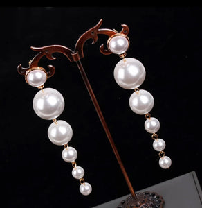 BELLA TEARDROP PEARL EARRINGS