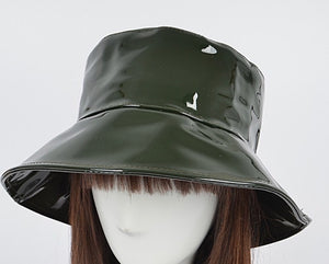 PATTY PATENT BUCKET HAT