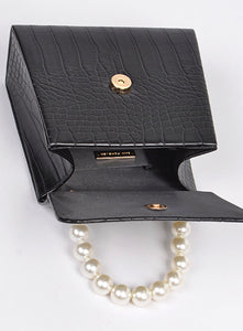 CLASSIC PEARL CLUTCH