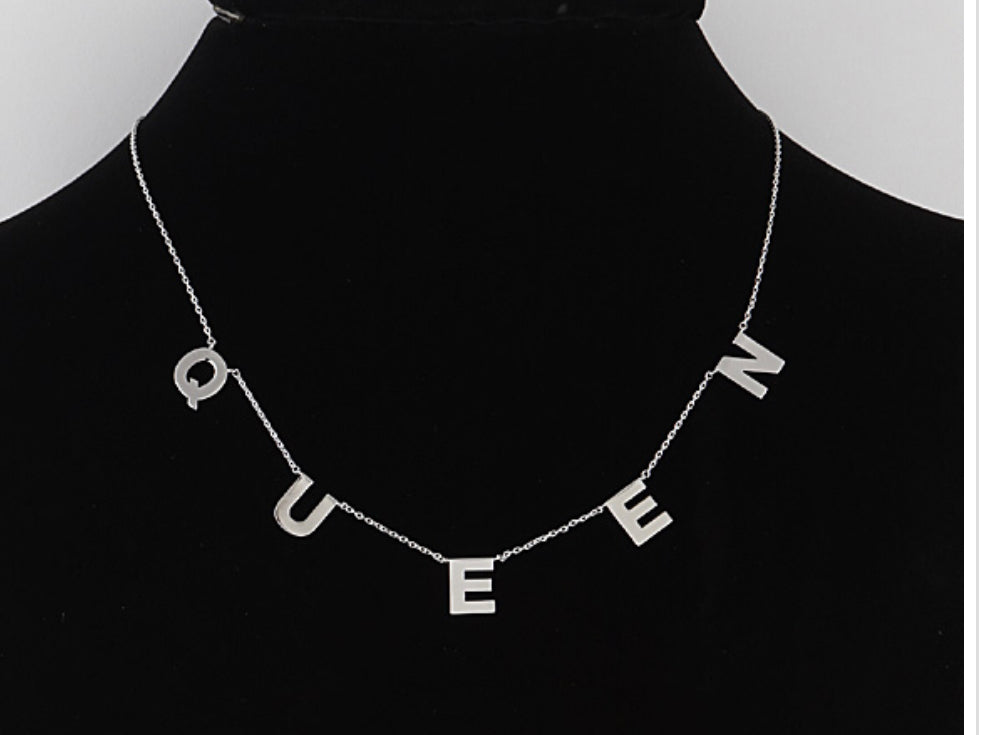 QUEEN CHARM NECKLACE