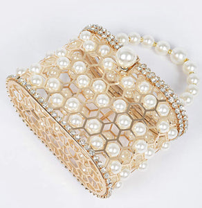 FRESH PEARL CLUTCH