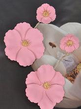 Load image into Gallery viewer, HIBISCUS EARRINGS
