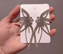 Load image into Gallery viewer, GALLIA GLAM EARRINGS
