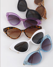 Load image into Gallery viewer, RETRO CATTY SUNNIES
