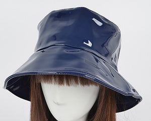 PATTY PATENT BUCKET HAT